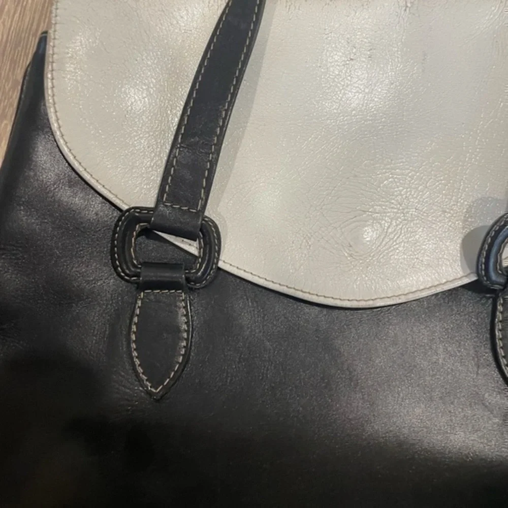 PRADA LEATHER BAG BLACK AND WHITE - Picture 3 of 16